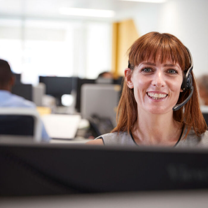 MakeMoveEasy-o Customer service agent on a call